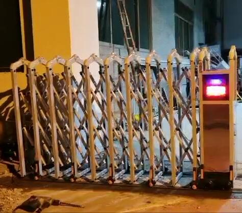 奇斯盾伸缩门工程安装视频